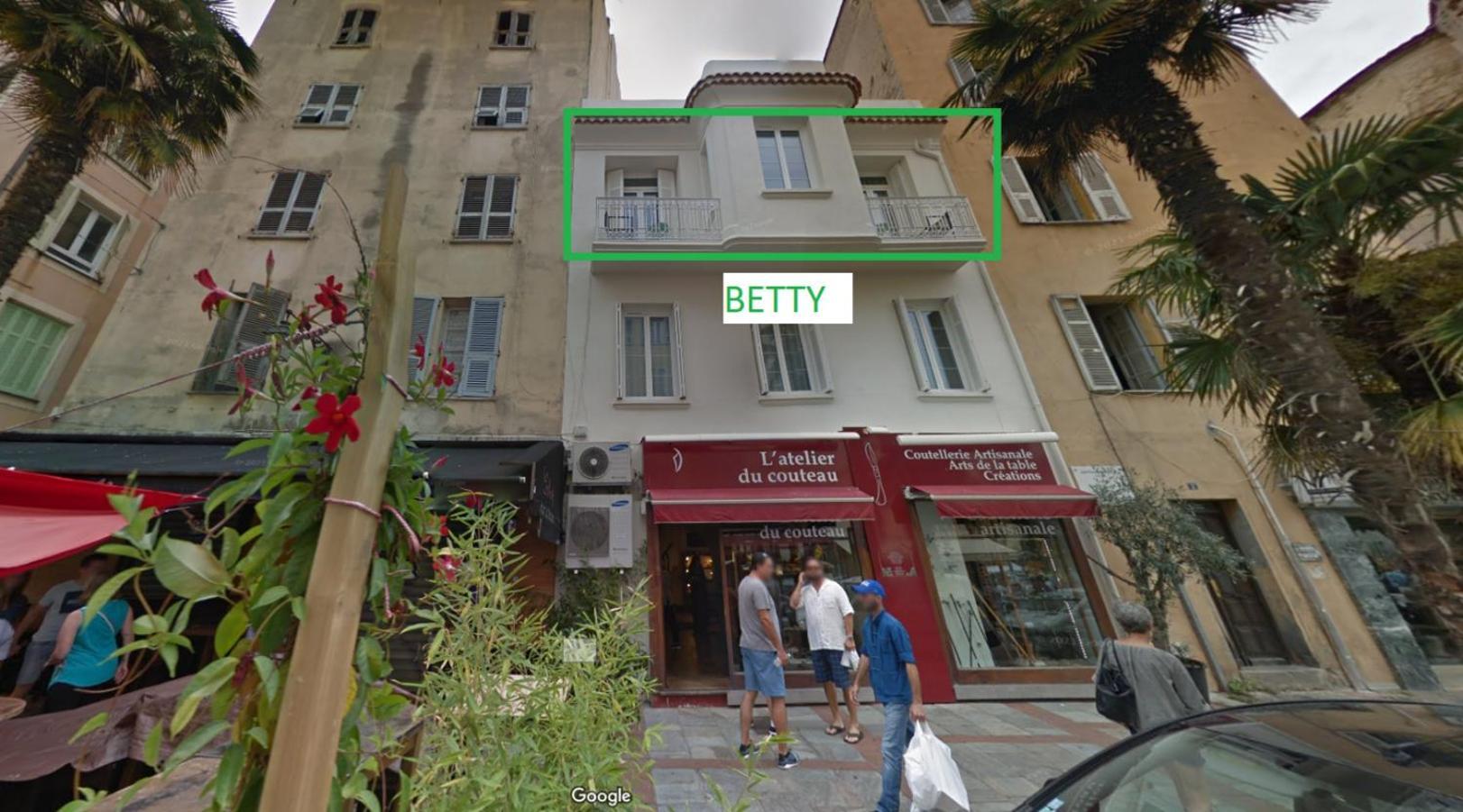 Les Suites R Bonaparte - Appartements De Standing Au Coeur De La Vieille Ville Pietonne 아작시오 객실 사진