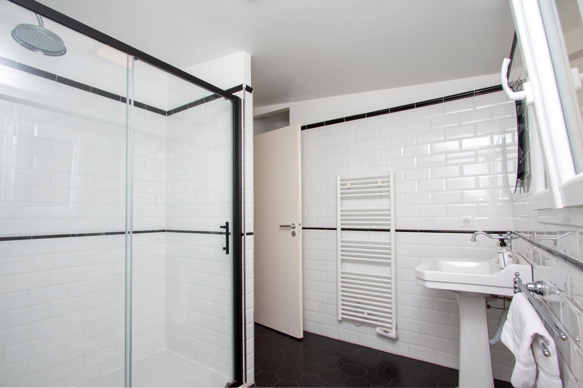 Les Suites R Bonaparte - Appartements De Standing Au Coeur De La Vieille Ville Pietonne 아작시오 객실 사진